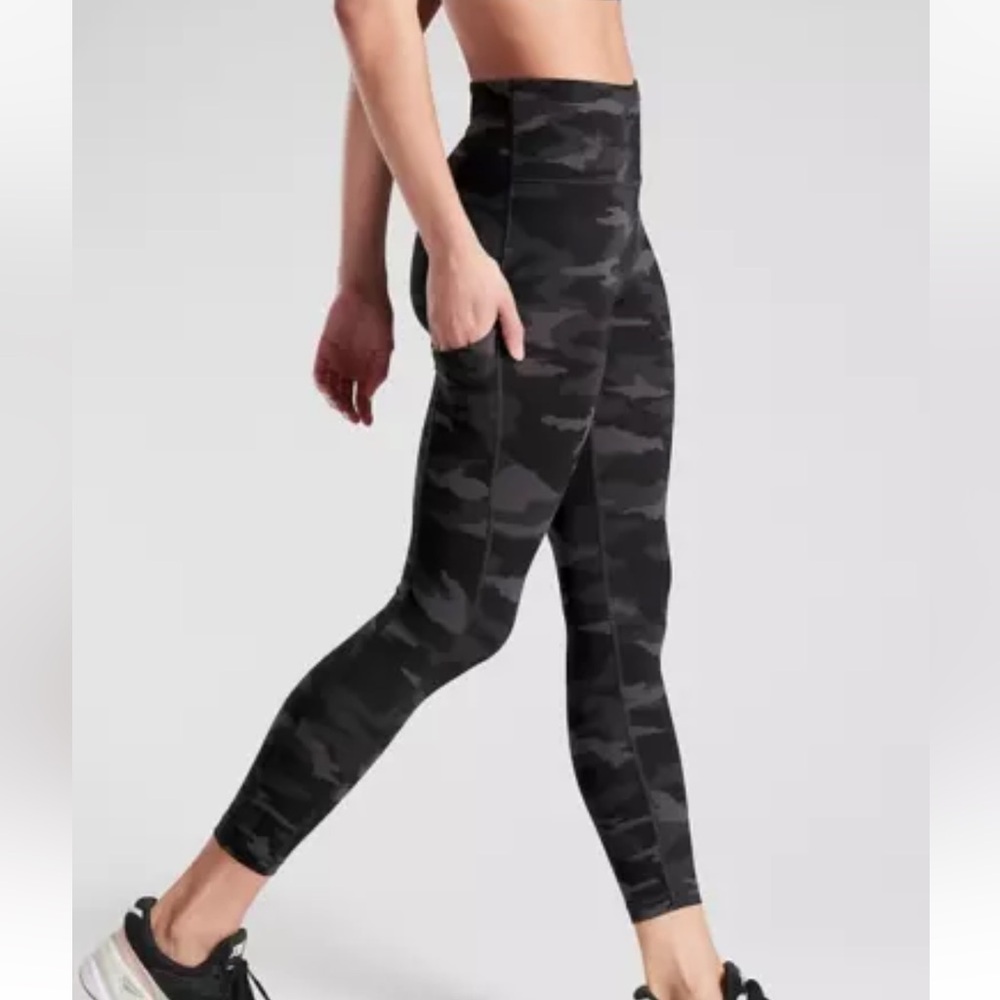 Athleta Ultimate Stash Pocket 7/8 Camo Tight Yoga Fitness Pant Medium Tall